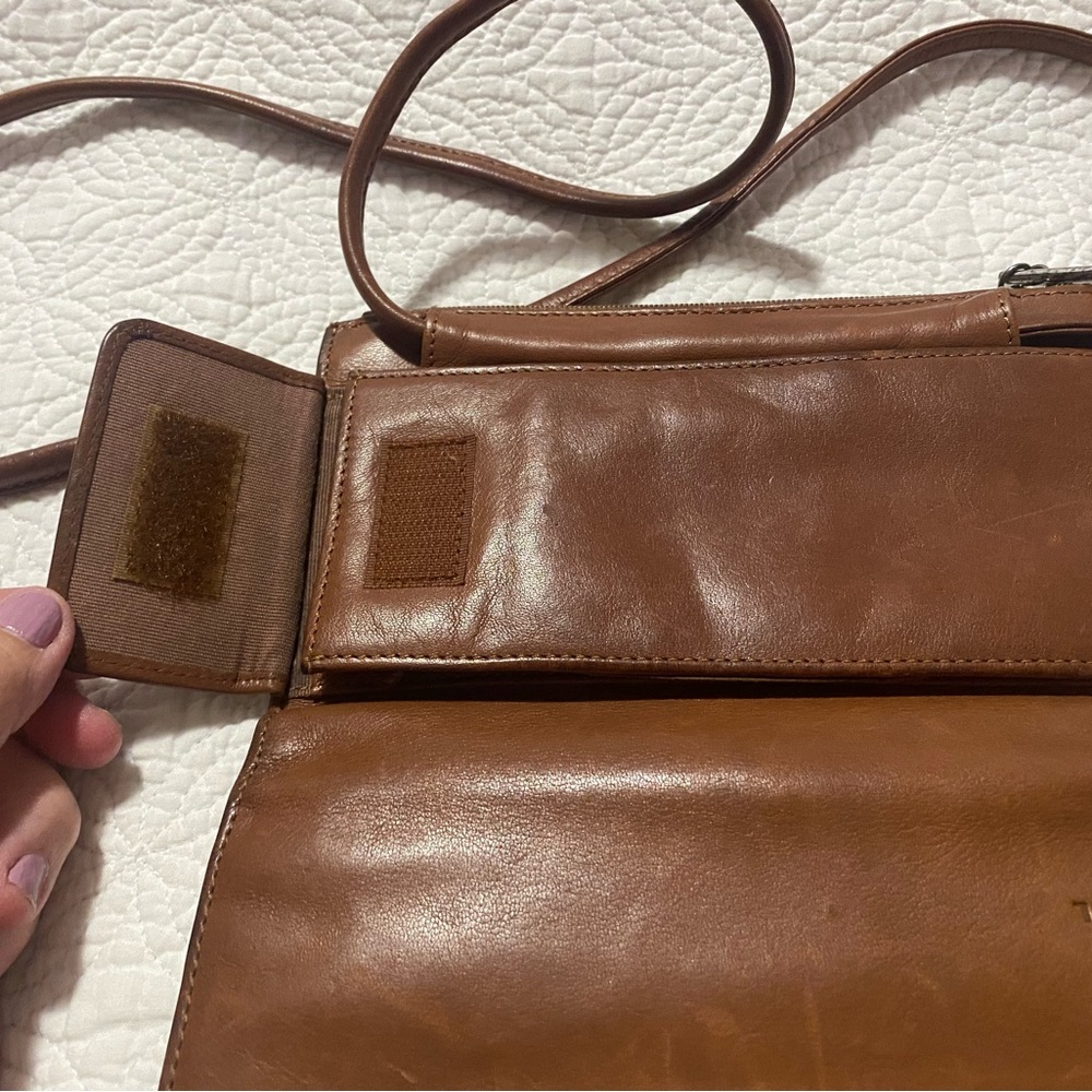 Fossil Tan Leather Crossbody Bag - Picture 6 of 6